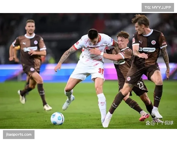 莱比锡鲍姆加特纳前场自由人角色 频繁换位打乱霍芬海姆防守